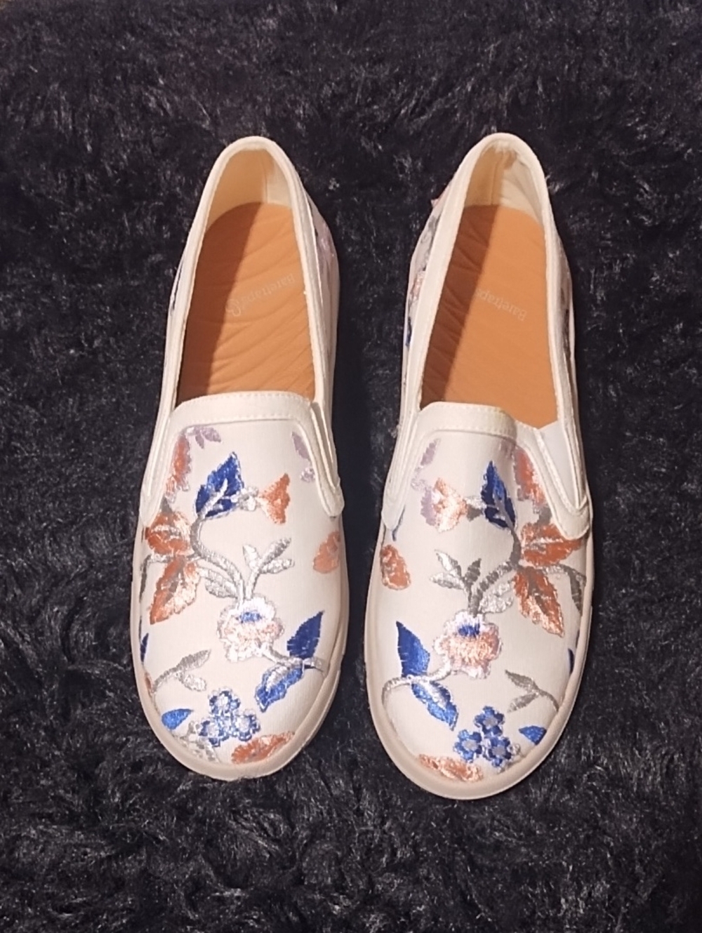 NWOT Size 9 BareTraps White Slip-On Flats with Blue & Copper Floral Embroidery.